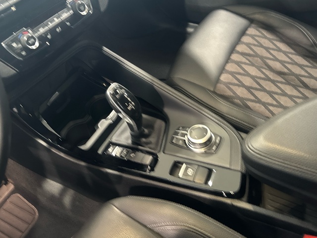 BMW X1 sDrive18d color Gris Plata. Año 2020. 110KW(150CV). Diésel. En concesionario Motor Gorbea de Álava