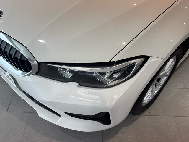 BMW Serie 3 318d color Blanco. Año 2020. 110KW(150CV). Diésel. En concesionario Motor Gorbea de Álava