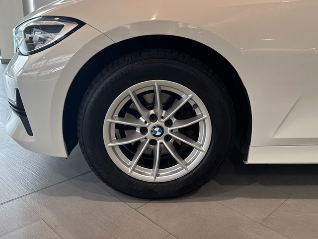 BMW Serie 3 318d color Blanco. Año 2020. 110KW(150CV). Diésel. En concesionario Motor Gorbea de Álava