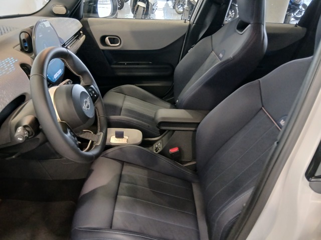 fotoG 16 del MINI MINI Cooper 5 Puertas C 115 kW (156 CV) 156cv Gasolina del 2025 en Cáceres