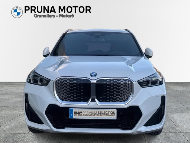 BMW iX1 eDrive20 color Blanco. Año 2025. 150KW(204CV). Eléctrico. En concesionario Pruna Motor, S.L de Barcelona