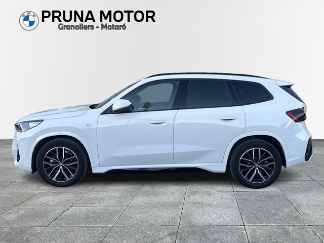 BMW iX1 eDrive20 color Blanco. Año 2025. 150KW(204CV). Eléctrico. En concesionario Pruna Motor, S.L de Barcelona