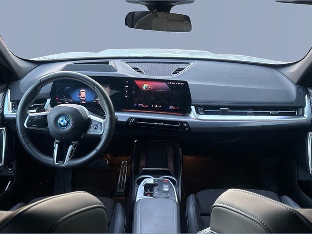 BMW iX1 eDrive20 color Blanco. Año 2025. 150KW(204CV). Eléctrico. En concesionario Pruna Motor, S.L de Barcelona