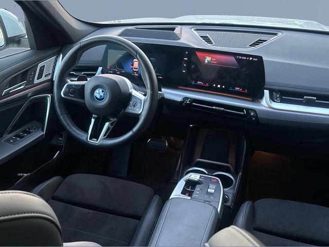 BMW iX1 eDrive20 color Blanco. Año 2025. 150KW(204CV). Eléctrico. En concesionario Pruna Motor, S.L de Barcelona