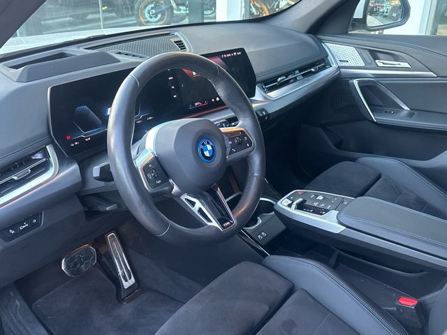 BMW iX1 eDrive20 color Blanco. Año 2025. 150KW(204CV). Eléctrico. En concesionario Pruna Motor, S.L de Barcelona