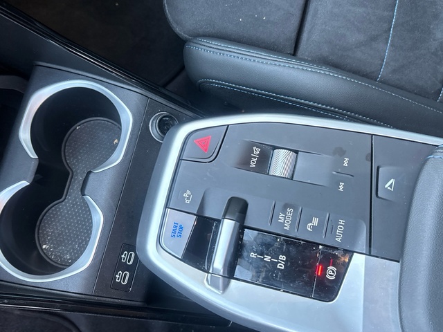 BMW iX1 eDrive20 color Blanco. Año 2025. 150KW(204CV). Eléctrico. En concesionario Pruna Motor, S.L de Barcelona