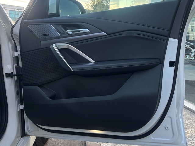 BMW iX1 eDrive20 color Blanco. Año 2025. 150KW(204CV). Eléctrico. En concesionario Pruna Motor, S.L de Barcelona