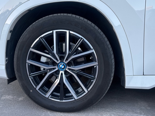 BMW iX1 eDrive20 color Blanco. Año 2025. 150KW(204CV). Eléctrico. En concesionario Pruna Motor, S.L de Barcelona