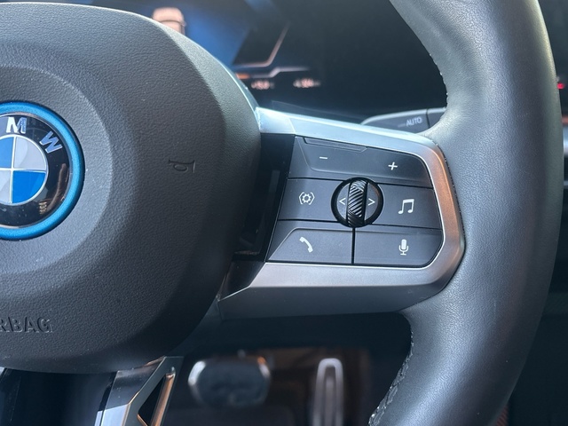 BMW iX1 eDrive20 color Blanco. Año 2025. 150KW(204CV). Eléctrico. En concesionario Pruna Motor, S.L de Barcelona