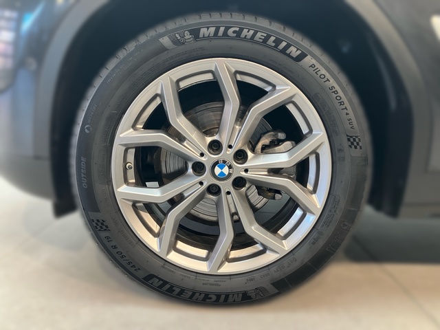 BMW X3 xDrive20d color Gris. Año 2019. 140KW(190CV). Diésel. En concesionario Oliva Motor Tarragona de Tarragona