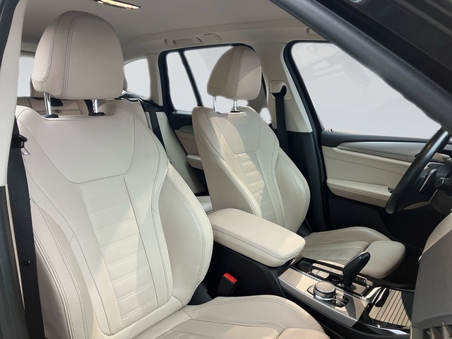 BMW X3 xDrive20d color Gris. Año 2019. 140KW(190CV). Diésel. En concesionario Oliva Motor Tarragona de Tarragona