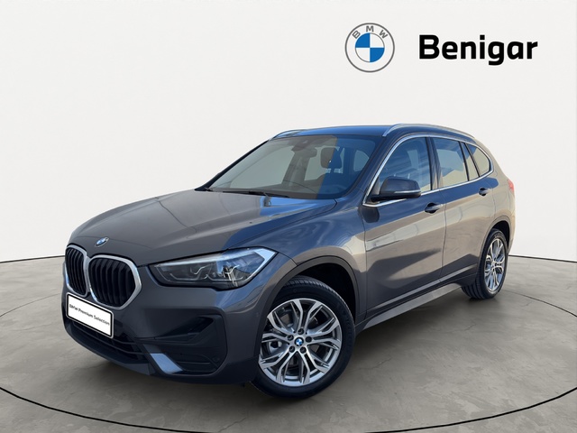 BMW X1 sDrive18i color Gris. Año 2021. 103KW(140CV). Gasolina. En concesionario Benigar Finestrat de Alicante
