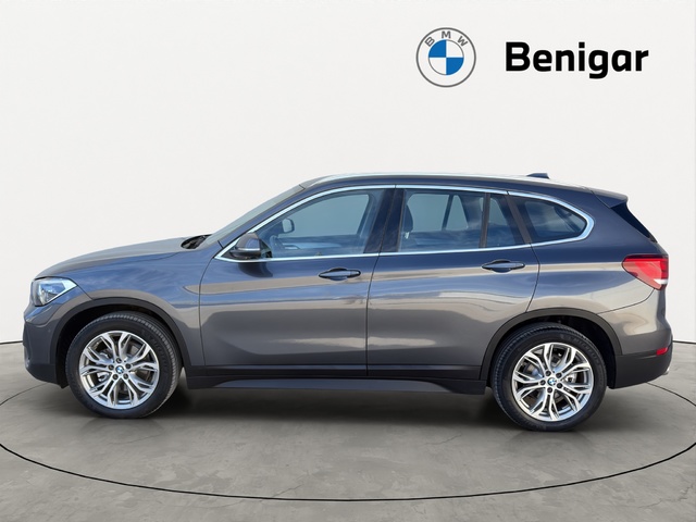 BMW X1 sDrive18i color Gris. Año 2021. 103KW(140CV). Gasolina. En concesionario Benigar Finestrat de Alicante
