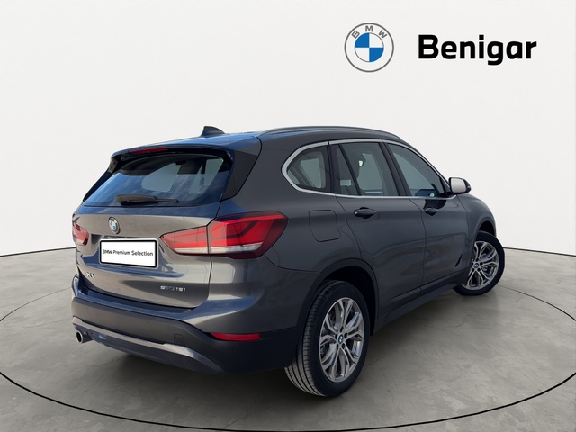 BMW X1 sDrive18i color Gris. Año 2021. 103KW(140CV). Gasolina. En concesionario Benigar Finestrat de Alicante