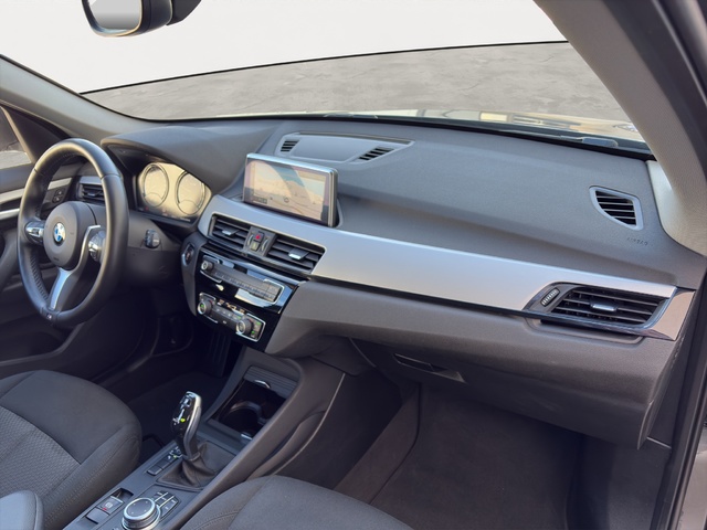 BMW X1 sDrive18i color Gris. Año 2021. 103KW(140CV). Gasolina. En concesionario Benigar Finestrat de Alicante