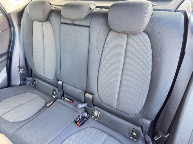 BMW X1 sDrive18i color Gris. Año 2021. 103KW(140CV). Gasolina. En concesionario Benigar Finestrat de Alicante