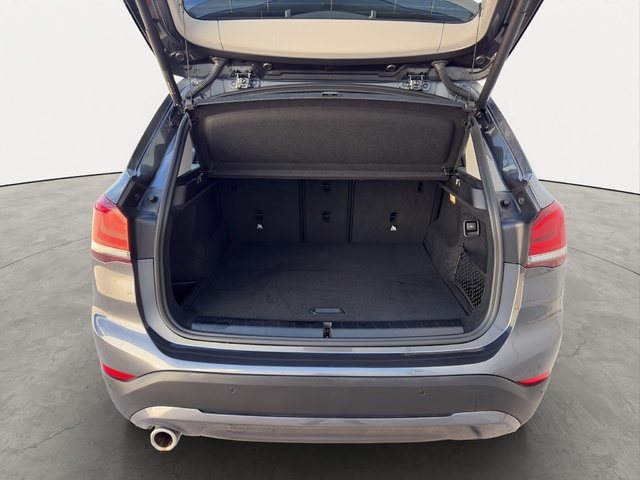 BMW X1 sDrive18i color Gris. Año 2021. 103KW(140CV). Gasolina. En concesionario Benigar Finestrat de Alicante