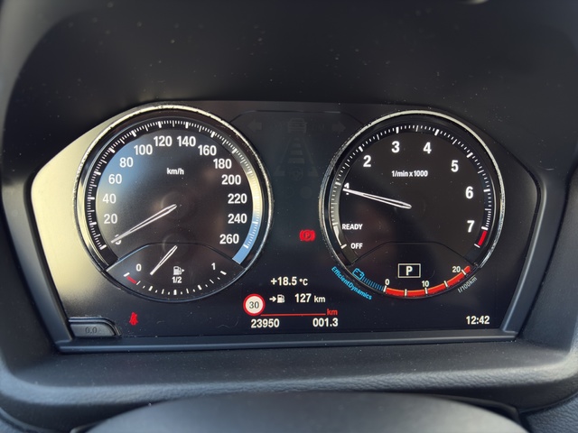 BMW X1 sDrive18i color Gris. Año 2021. 103KW(140CV). Gasolina. En concesionario Benigar Finestrat de Alicante