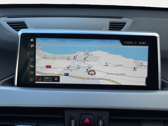 BMW X1 sDrive18i color Gris. Año 2021. 103KW(140CV). Gasolina. En concesionario Benigar Finestrat de Alicante