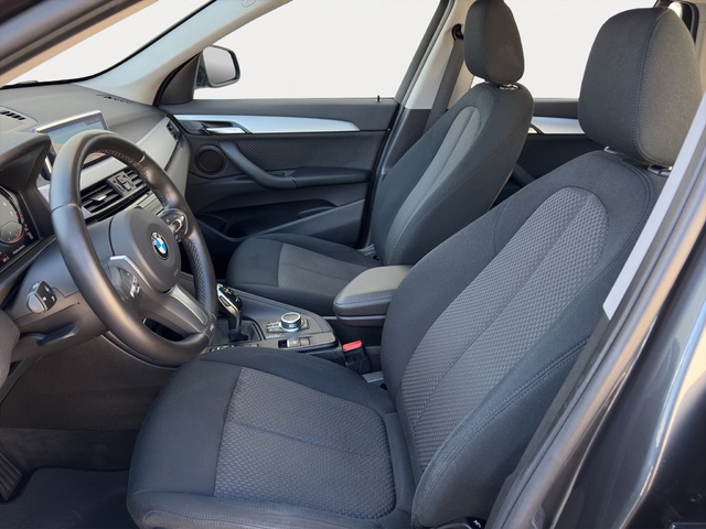 BMW X1 sDrive18i color Gris. Año 2021. 103KW(140CV). Gasolina. En concesionario Benigar Finestrat de Alicante