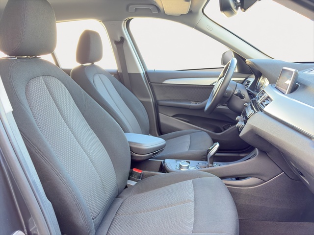 BMW X1 sDrive18i color Gris. Año 2021. 103KW(140CV). Gasolina. En concesionario Benigar Finestrat de Alicante