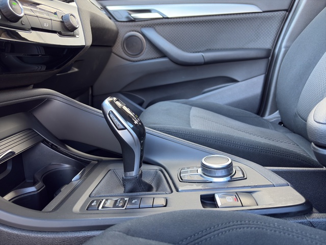 BMW X1 sDrive18i color Gris. Año 2021. 103KW(140CV). Gasolina. En concesionario Benigar Finestrat de Alicante