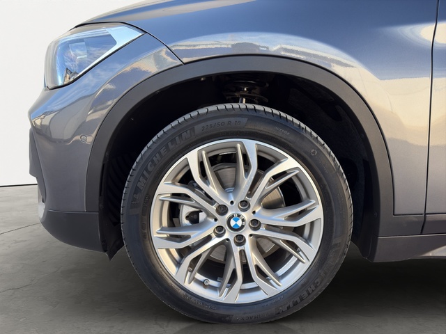 BMW X1 sDrive18i color Gris. Año 2021. 103KW(140CV). Gasolina. En concesionario Benigar Finestrat de Alicante