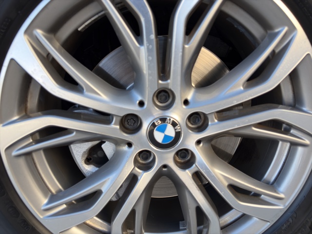 BMW X1 sDrive18i color Gris. Año 2021. 103KW(140CV). Gasolina. En concesionario Benigar Finestrat de Alicante