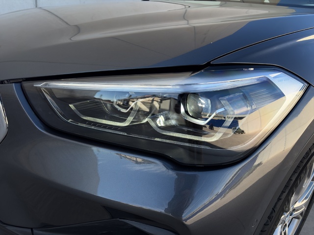 BMW X1 sDrive18i color Gris. Año 2021. 103KW(140CV). Gasolina. En concesionario Benigar Finestrat de Alicante