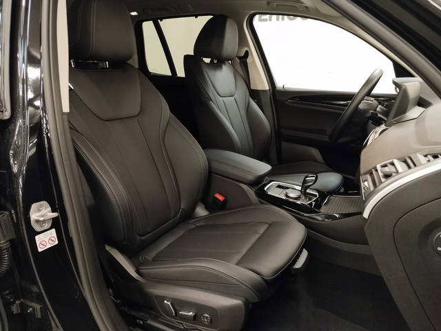 BMW X3 xDrive30e color Negro. Año 2024. 215KW(292CV). Híbrido Electro/Gasolina. En concesionario Autoberón de La Rioja