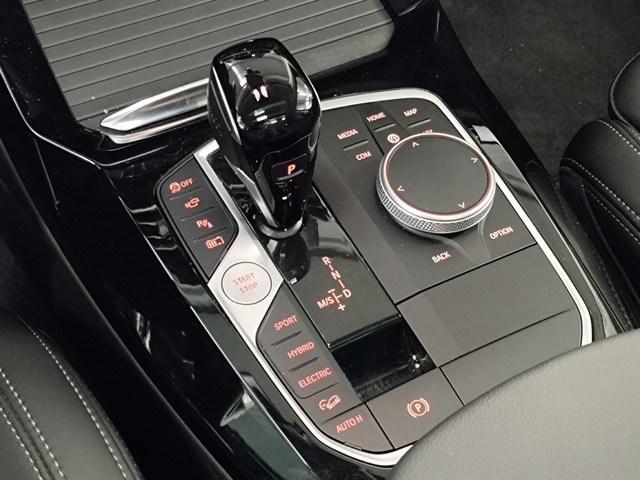 BMW X3 xDrive30e color Negro. Año 2024. 215KW(292CV). Híbrido Electro/Gasolina. En concesionario Autoberón de La Rioja