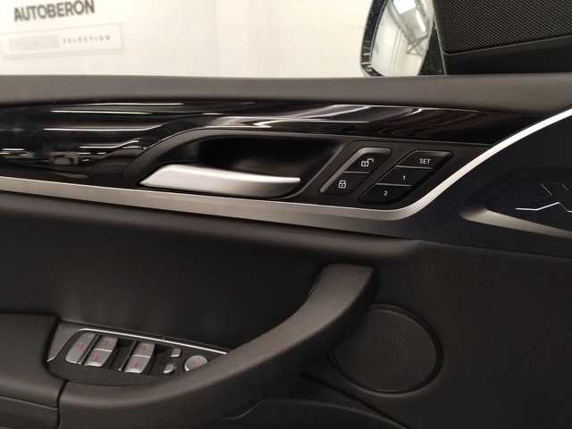 BMW X3 xDrive30e color Negro. Año 2024. 215KW(292CV). Híbrido Electro/Gasolina. En concesionario Autoberón de La Rioja