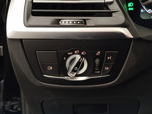 BMW X3 xDrive30e color Negro. Año 2024. 215KW(292CV). Híbrido Electro/Gasolina. En concesionario Autoberón de La Rioja