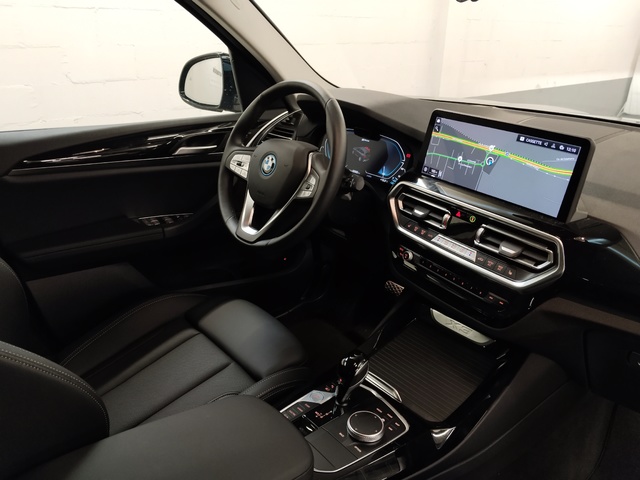 BMW X3 xDrive30e color Negro. Año 2024. 215KW(292CV). Híbrido Electro/Gasolina. En concesionario Autoberón de La Rioja