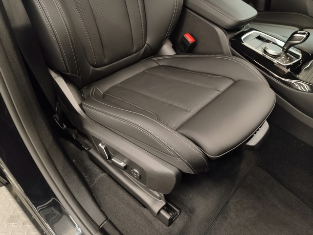 BMW X3 xDrive30e color Negro. Año 2024. 215KW(292CV). Híbrido Electro/Gasolina. En concesionario Autoberón de La Rioja