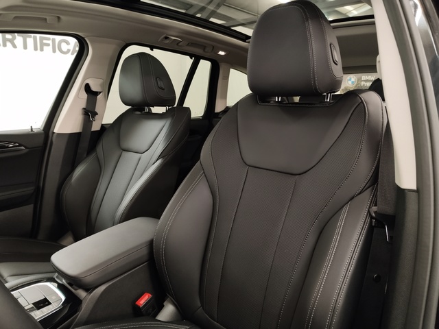 BMW X3 xDrive30e color Negro. Año 2024. 215KW(292CV). Híbrido Electro/Gasolina. En concesionario Autoberón de La Rioja