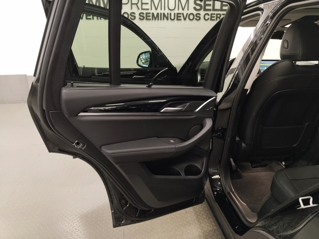 BMW X3 xDrive30e color Negro. Año 2024. 215KW(292CV). Híbrido Electro/Gasolina. En concesionario Autoberón de La Rioja