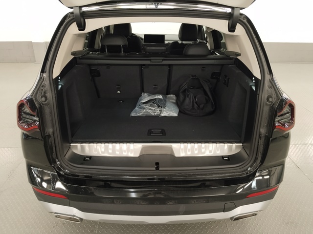 BMW X3 xDrive30e color Negro. Año 2024. 215KW(292CV). Híbrido Electro/Gasolina. En concesionario Autoberón de La Rioja