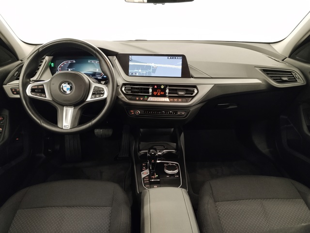 BMW Serie 1 118i color Gris. Año 2024. 103KW(140CV). Gasolina. En concesionario Autoberón de La Rioja