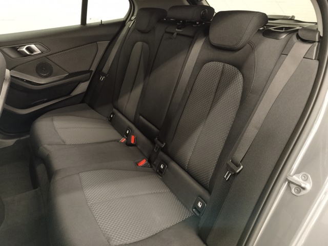 BMW Serie 1 118i color Gris. Año 2024. 103KW(140CV). Gasolina. En concesionario Autoberón de La Rioja