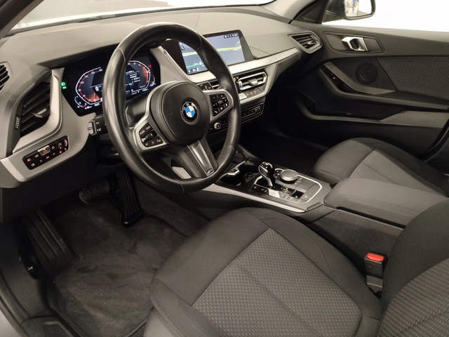 BMW Serie 1 118i color Gris. Año 2024. 103KW(140CV). Gasolina. En concesionario Autoberón de La Rioja