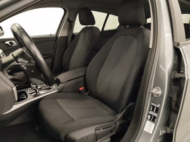 BMW Serie 1 118i color Gris. Año 2024. 103KW(140CV). Gasolina. En concesionario Autoberón de La Rioja