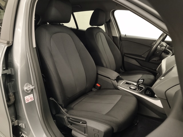 BMW Serie 1 118i color Gris. Año 2024. 103KW(140CV). Gasolina. En concesionario Autoberón de La Rioja