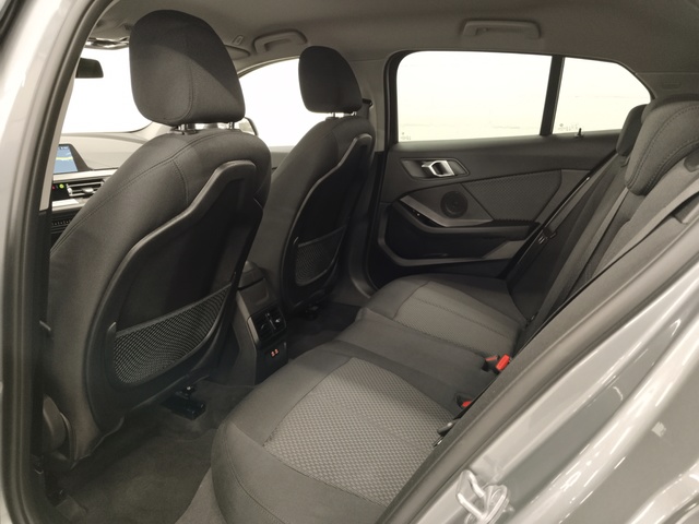 BMW Serie 1 118i color Gris. Año 2024. 103KW(140CV). Gasolina. En concesionario Autoberón de La Rioja