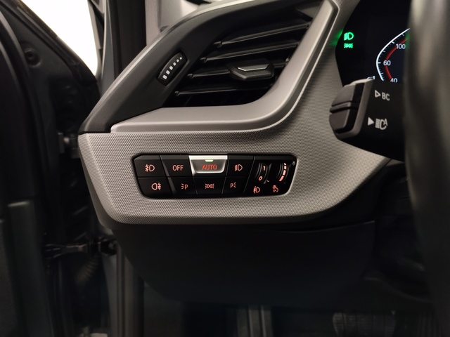 BMW Serie 1 118i color Gris. Año 2024. 103KW(140CV). Gasolina. En concesionario Autoberón de La Rioja