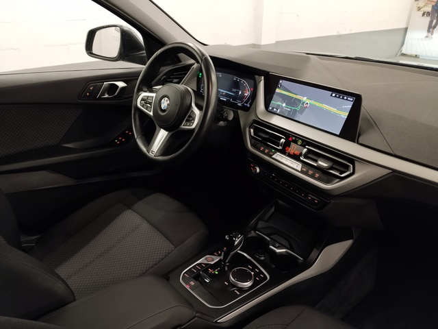 BMW Serie 1 118i color Gris. Año 2024. 103KW(140CV). Gasolina. En concesionario Autoberón de La Rioja