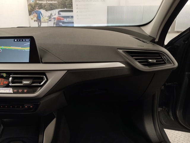 BMW Serie 1 118i color Gris. Año 2024. 103KW(140CV). Gasolina. En concesionario Autoberón de La Rioja