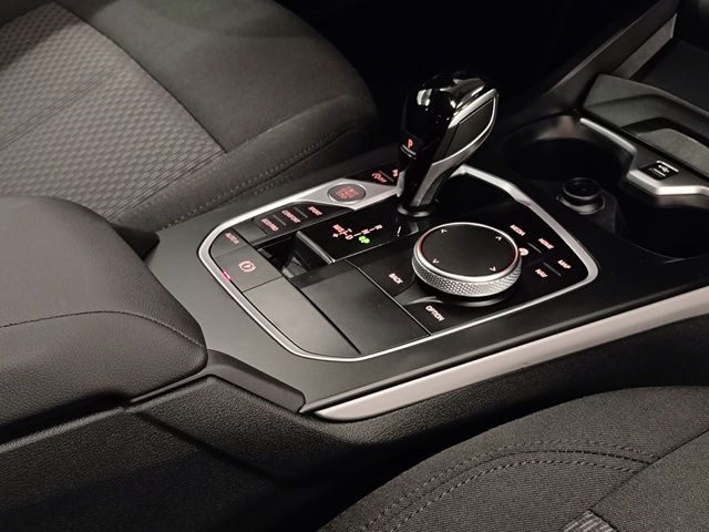 BMW Serie 1 118i color Gris. Año 2024. 103KW(140CV). Gasolina. En concesionario Autoberón de La Rioja