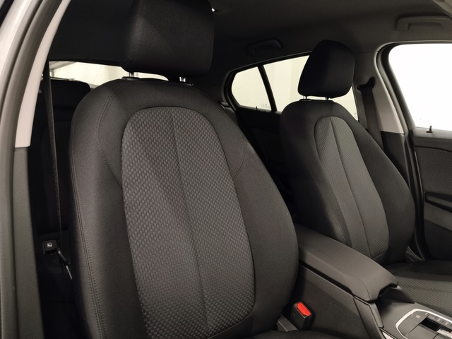 BMW Serie 1 118i color Gris. Año 2024. 103KW(140CV). Gasolina. En concesionario Autoberón de La Rioja