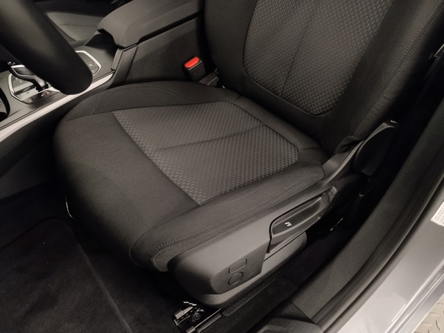 BMW Serie 1 118i color Gris. Año 2024. 103KW(140CV). Gasolina. En concesionario Autoberón de La Rioja